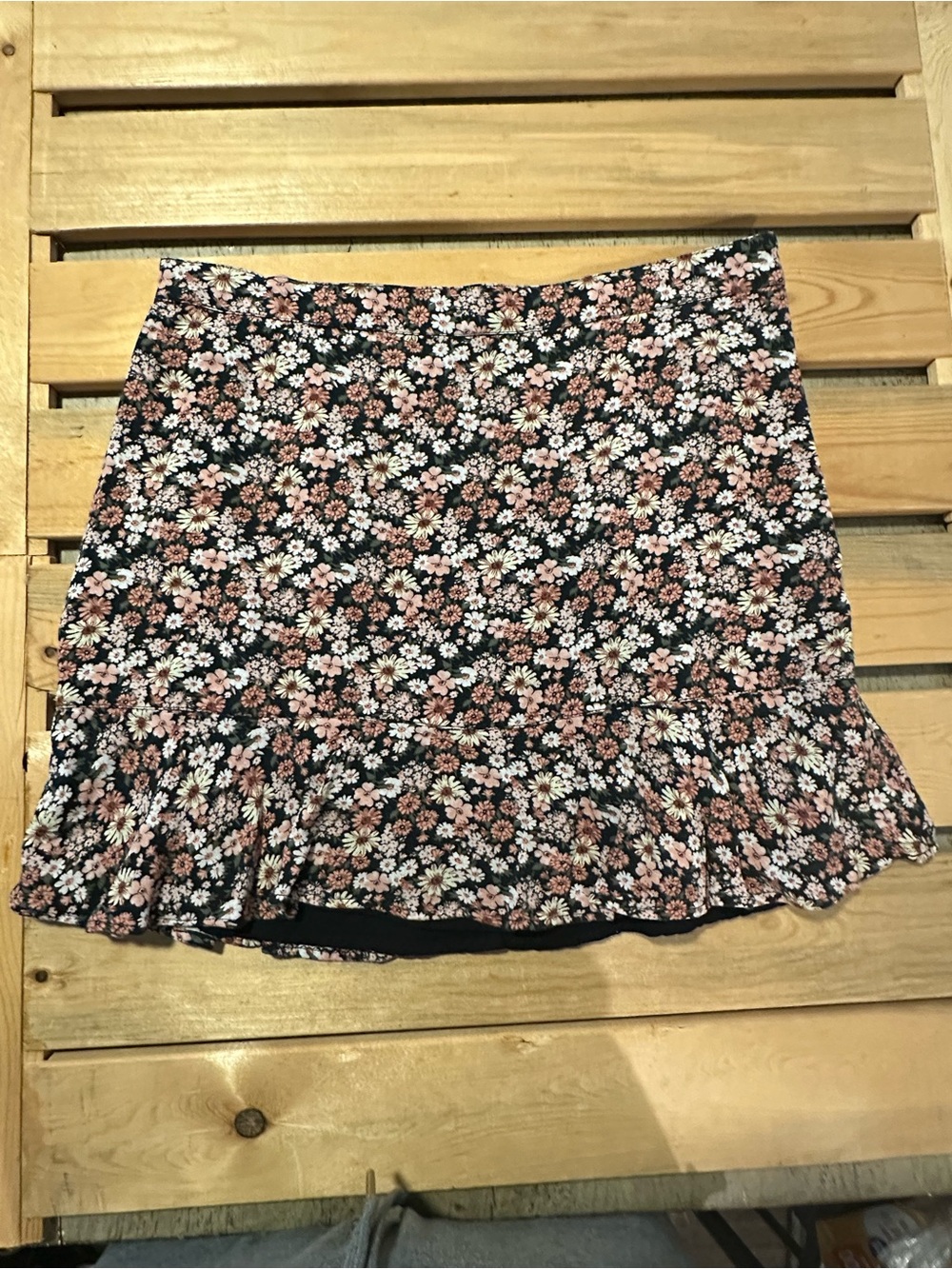 Abercrombie & Fitch Black & pink Daisies MiniSkirt Ruffle Side Zip Lined size LG